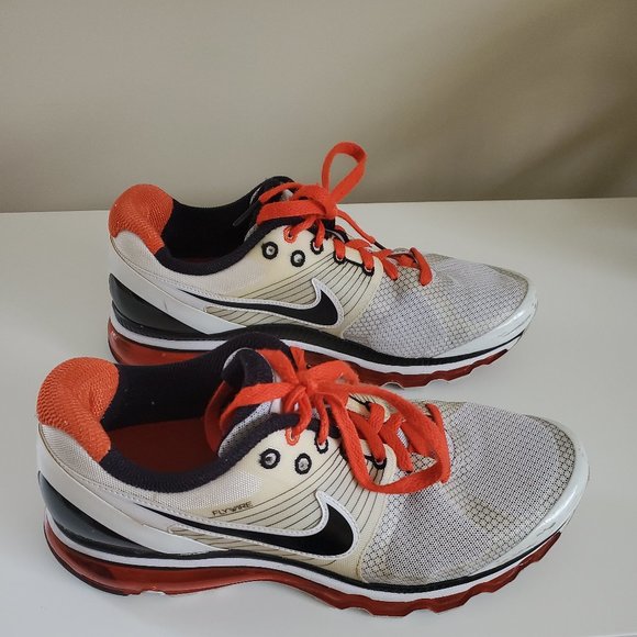 White Nike Flywire training sneakers, size 9 - Picture 5 of 6